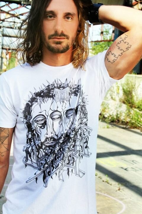 Unisex Vintage Organic Cotton Short Sleeve T-shirt with Three Faces Fine Art design