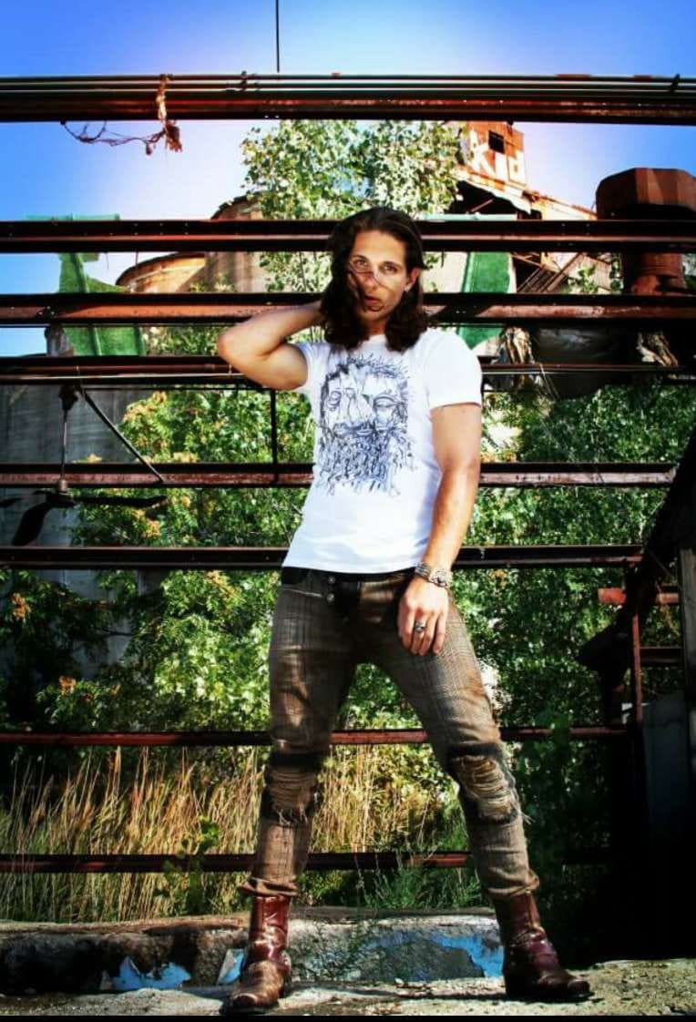 Unisex Vintage Organic Cotton Short Sleeve T-shirt with Three Faces Fine Art design